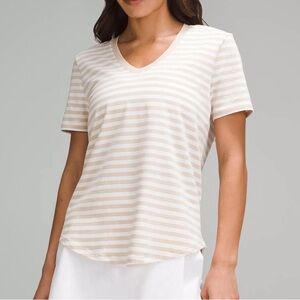 Lululemon / Love V-Neck T-Shirt / True Stripe Subtle Tan White
